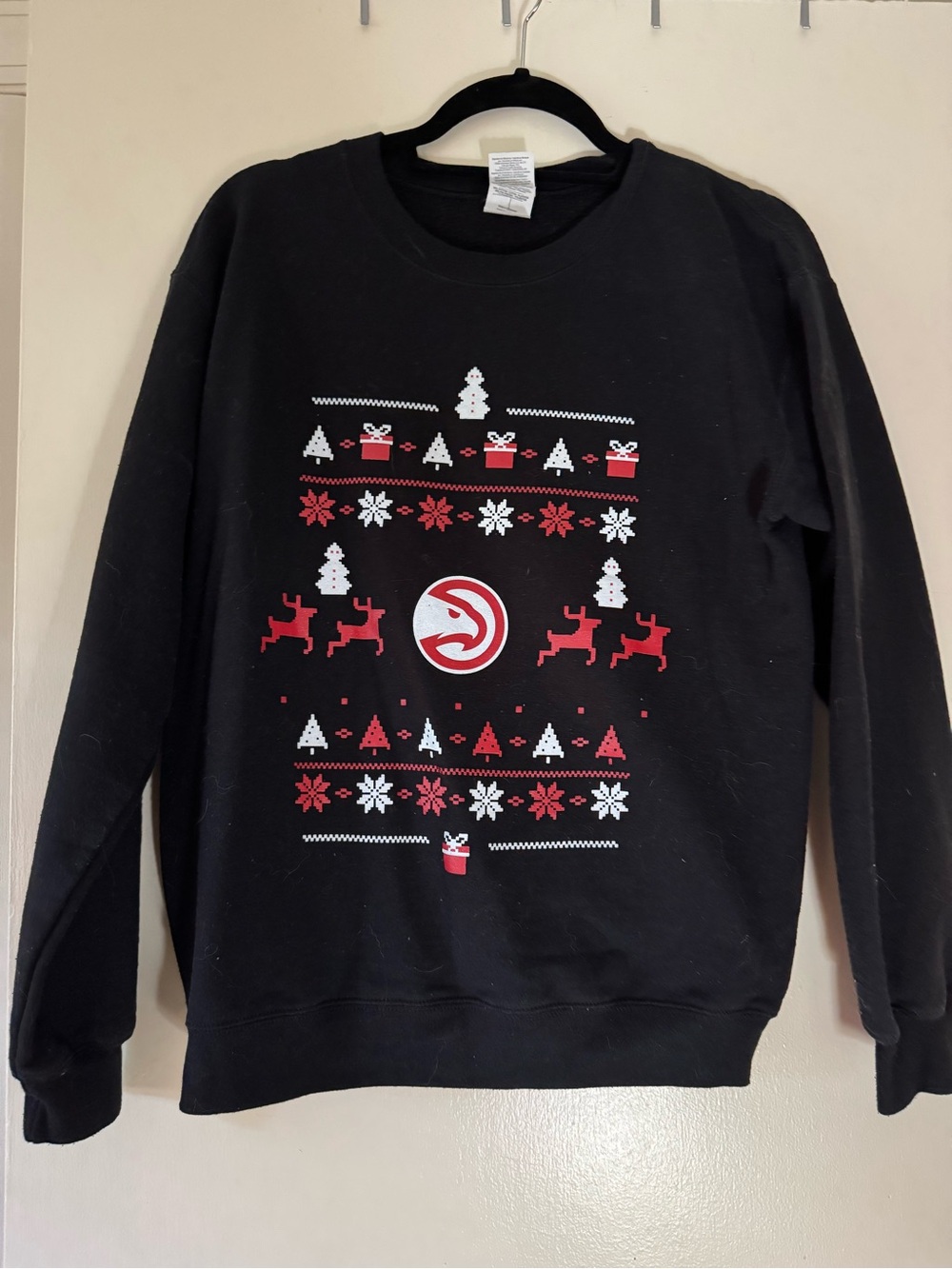 Gildan Black Crewneck Atlanta Hawks Holiday Sweater - Unisex Small